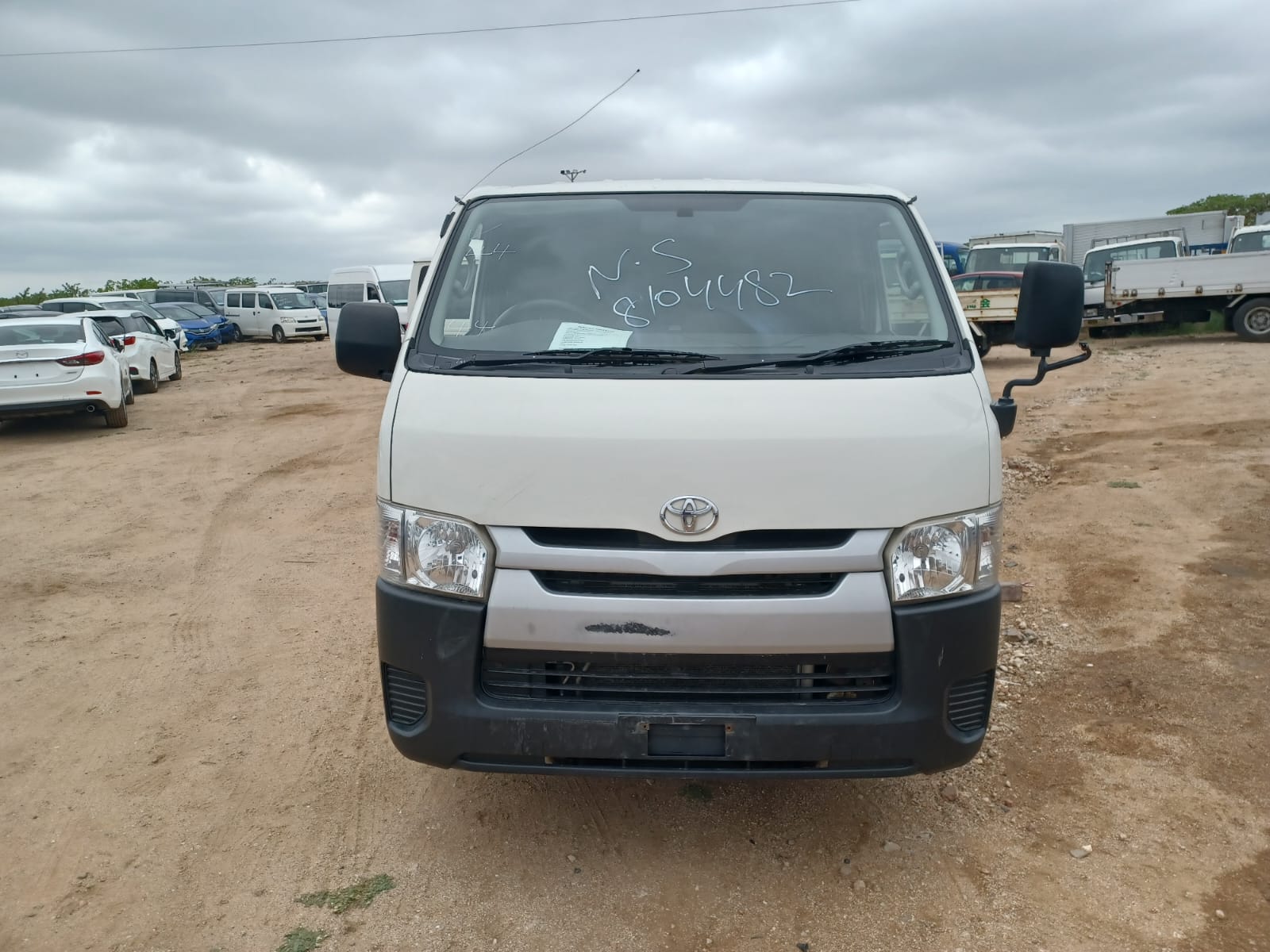 TOYOTA HIACE 2016